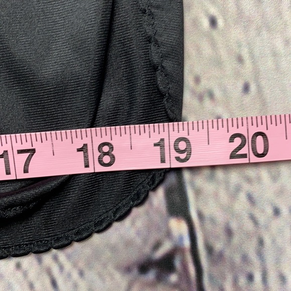 Vanity Fair Black Slip Size: Medium - Picture 9 of 16